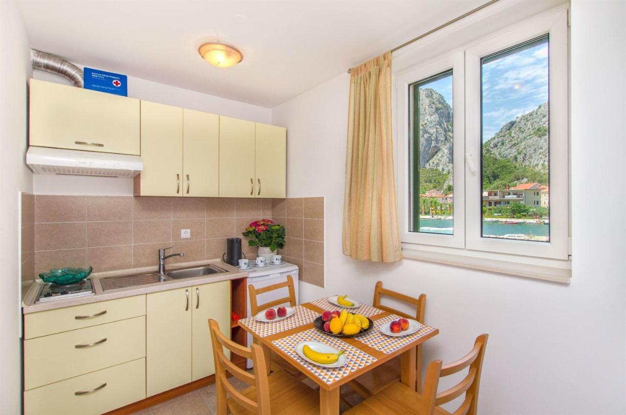 Apartments Mira Omiš Exterior foto